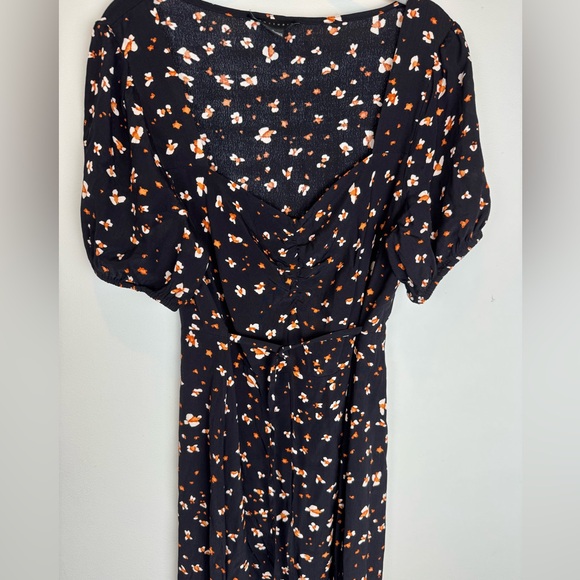 Sanctuary Dresses & Skirts - Sanctuary Size 8 Black Floral Sweetheart Puff Sleeve Tie Waist Midi Dress